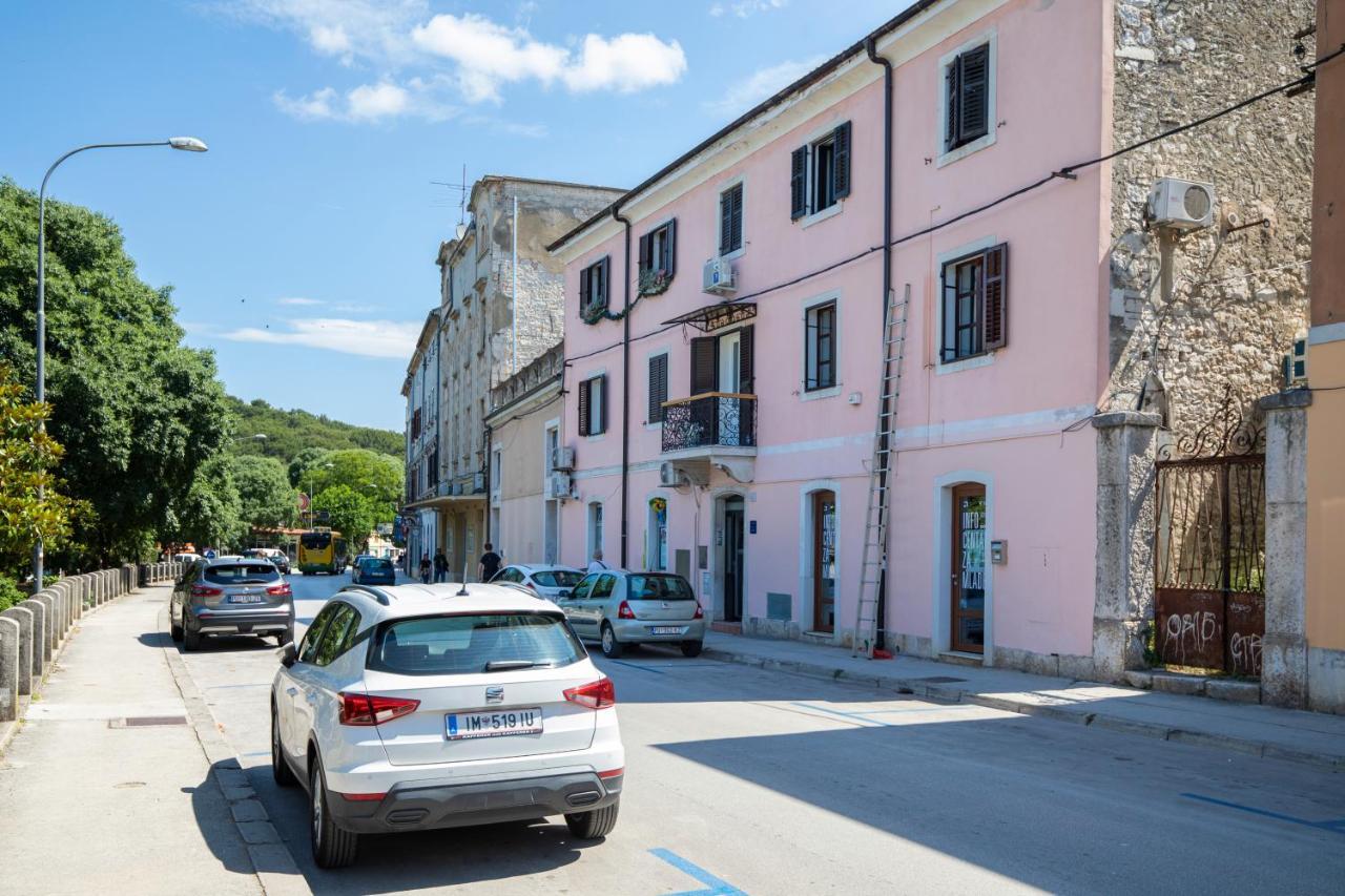 Twins Amphitheatre Apartments Pula Extérieur photo
